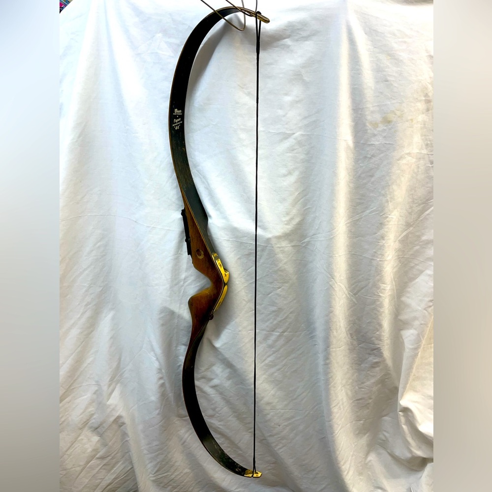 Vintage 1953 Bear archery glass powered super magnum 48” bow